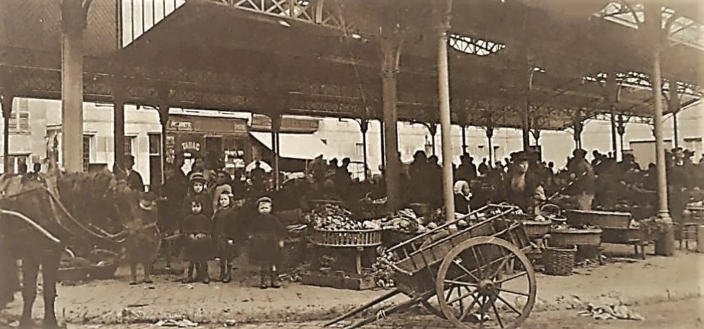 La halle couverte du marché de gros du Champ-de-Mars