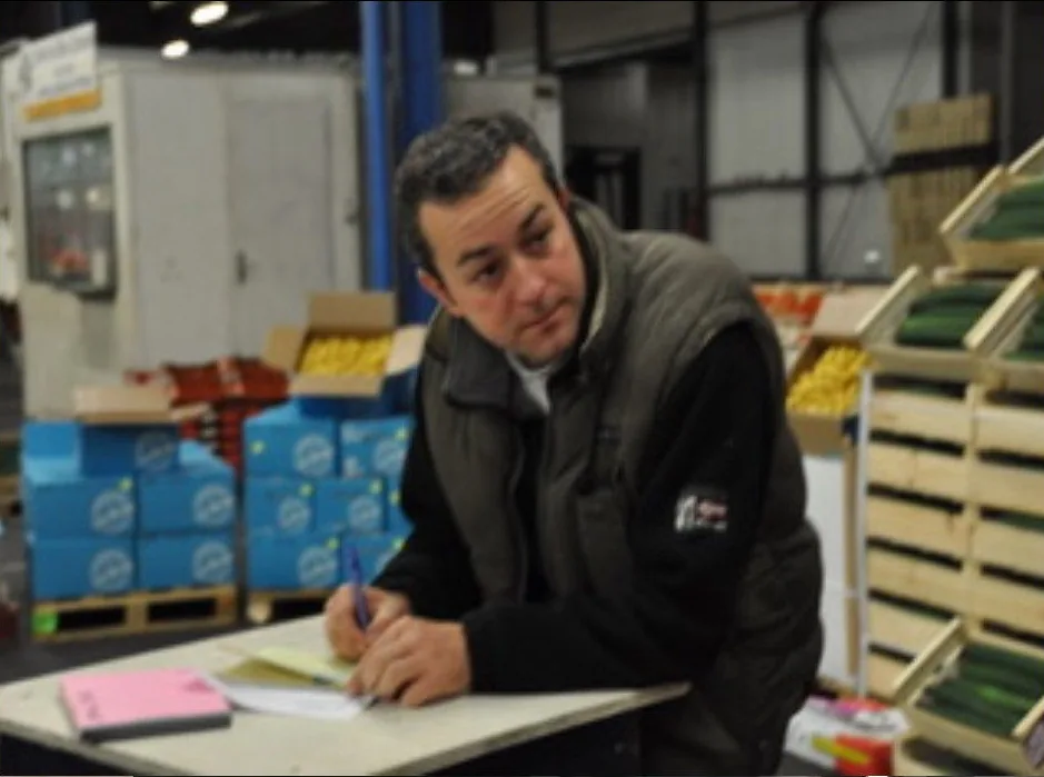 Laurent Boulet prend une commande sur le carreau