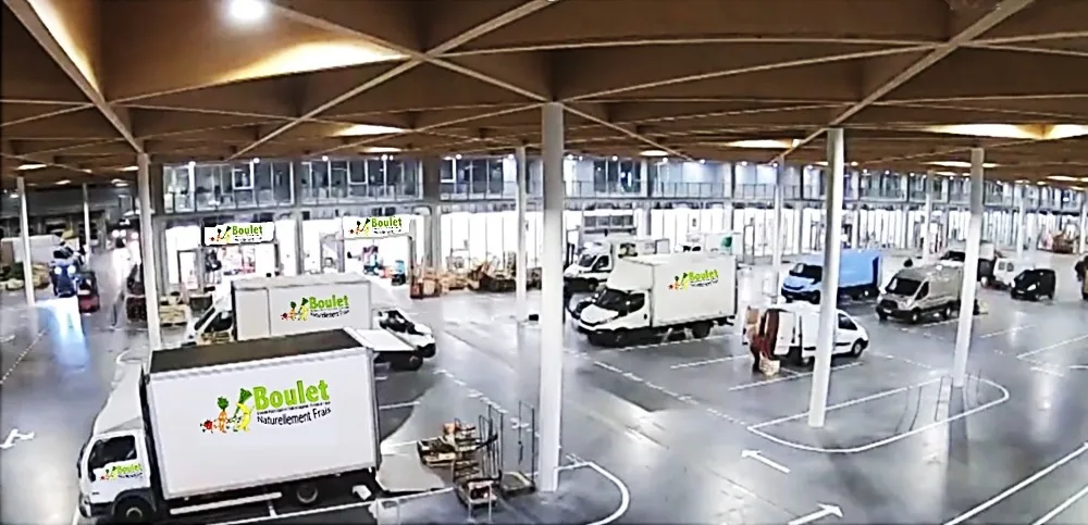 Les camions Boulet sous la halle du nouveau MIN de Rezé